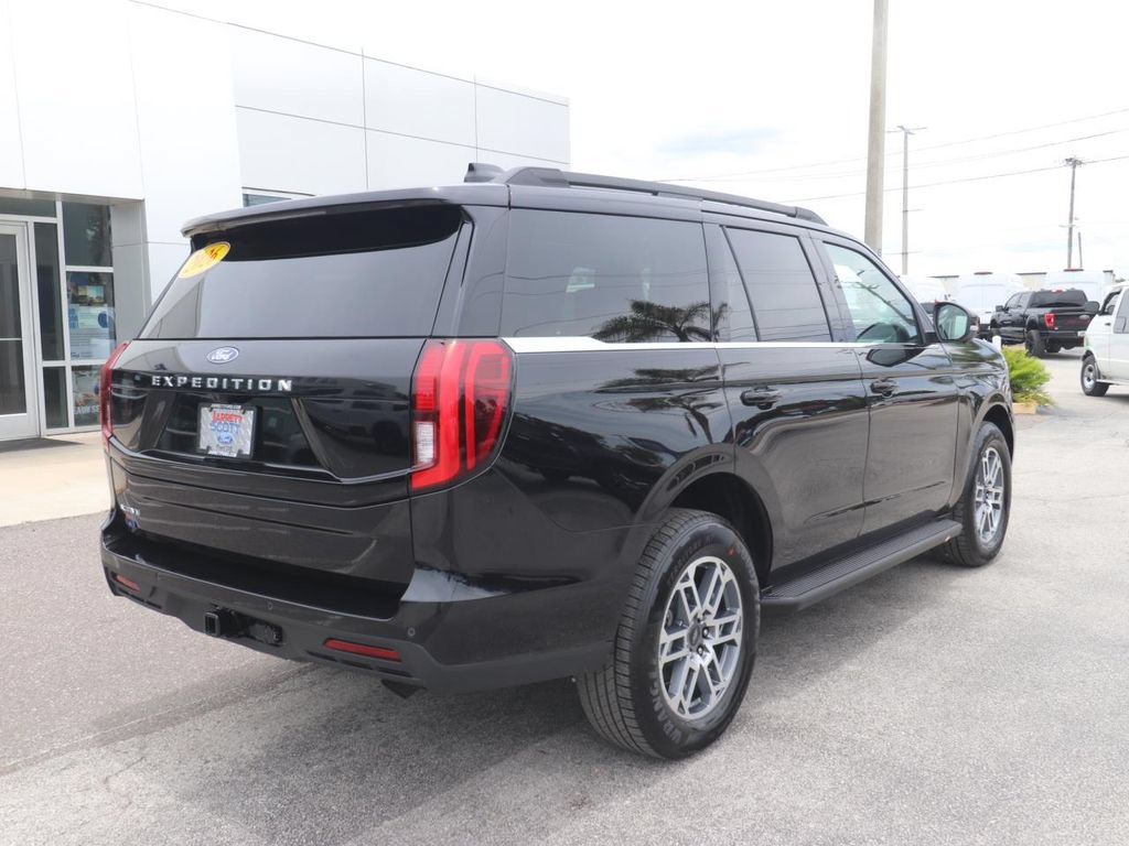 New 2026 Ford Expedition Active RWD image 16