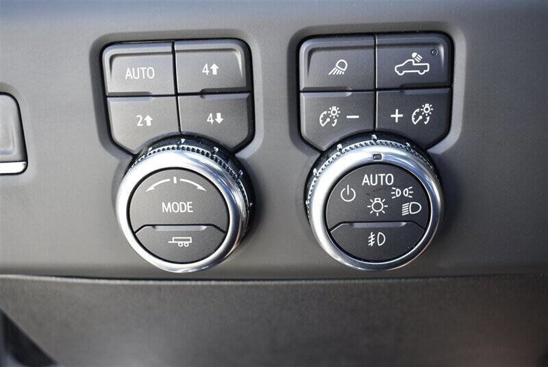 Used 2025 GMC Sierra 3500 AT4 w/ AT4 Premium Plus Package image 21