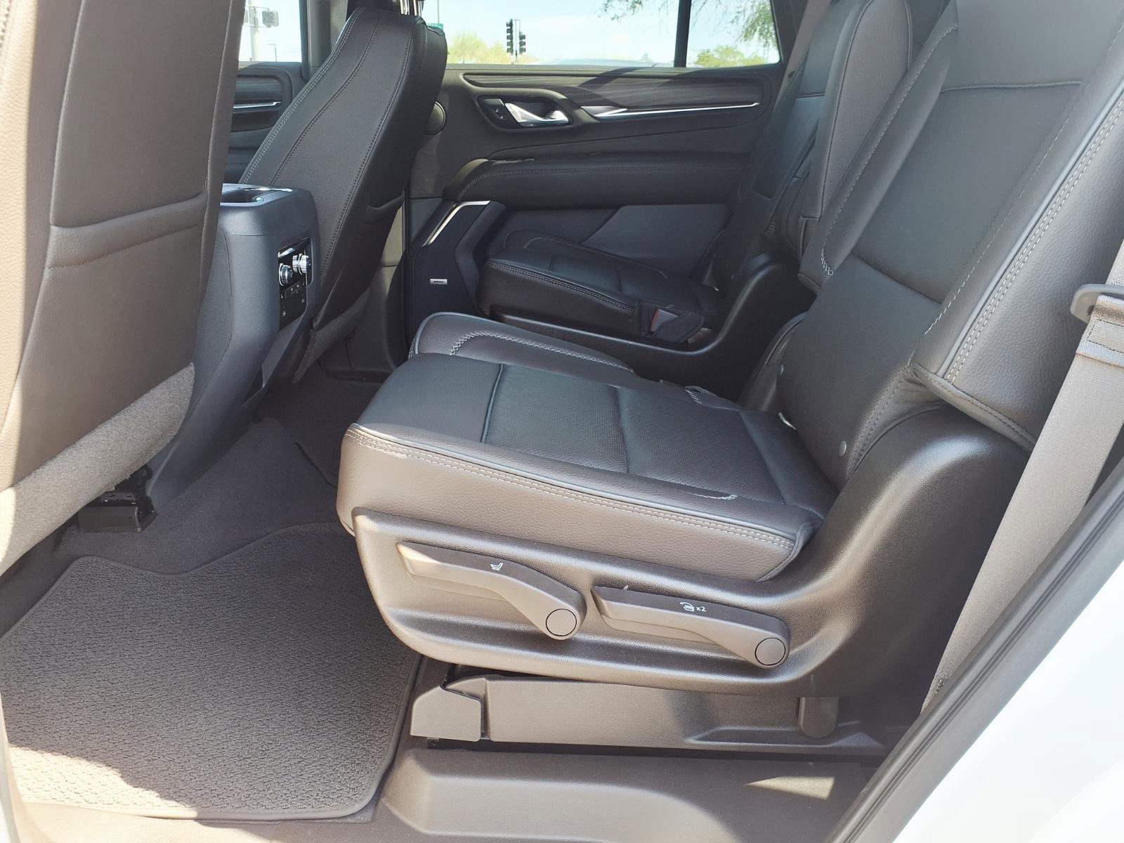 Used 2021 GMC Yukon Denali w/ Advanced Technology Package image 17