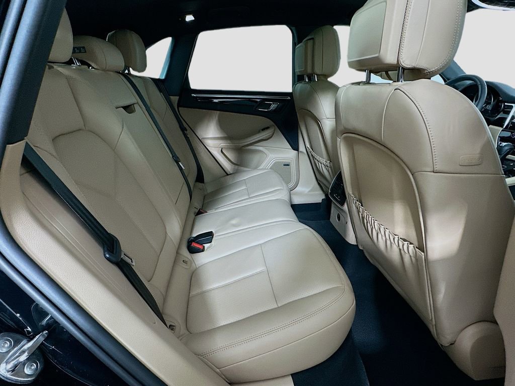 Used 2025 Porsche Macan image 29