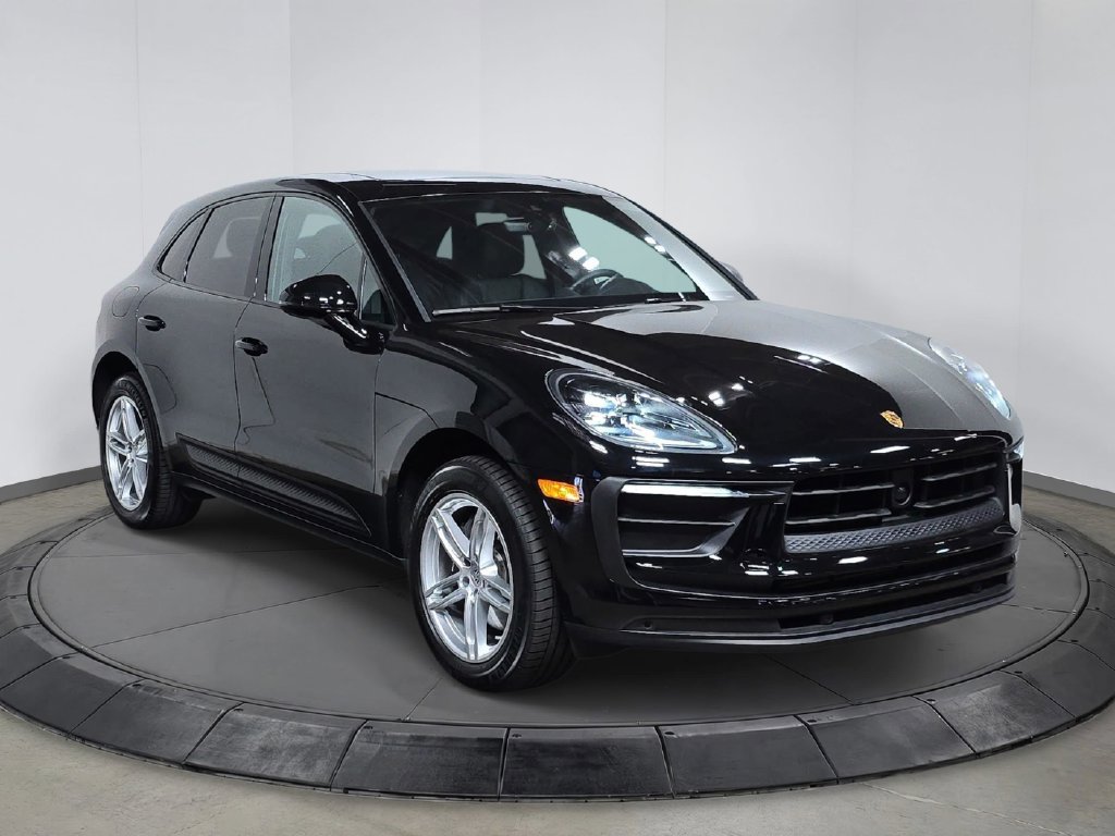 Certified 2026 Porsche Macan AWD/4WD image 9