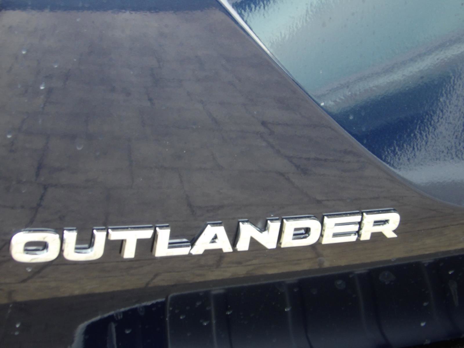 New 2026 Mitsubishi Outlander SE image 8