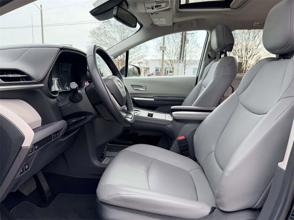 Certified 2024 Toyota Sienna XLE image 18