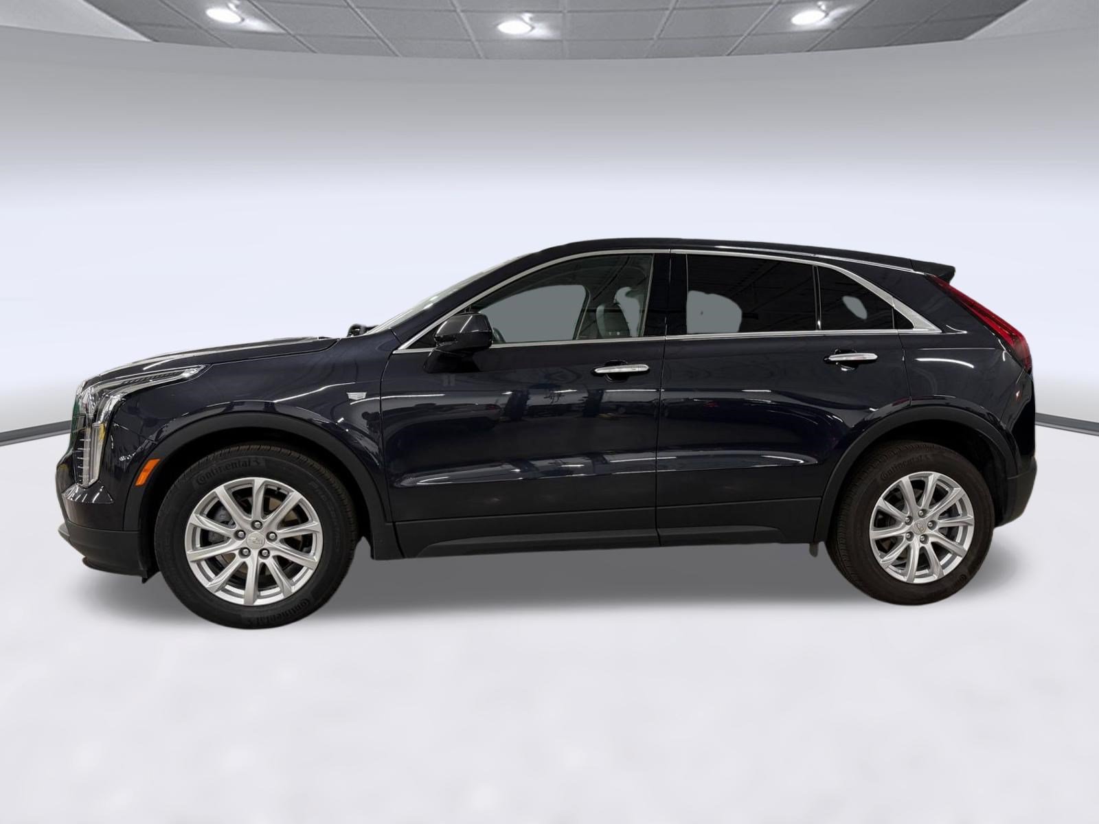 Used 2022 Cadillac XT4 Luxury w/ Driver Awareness Package FWD image 2