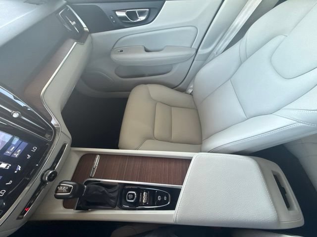 Used 2020 Volvo S60 T6 Momentum AWD/4WD image 23