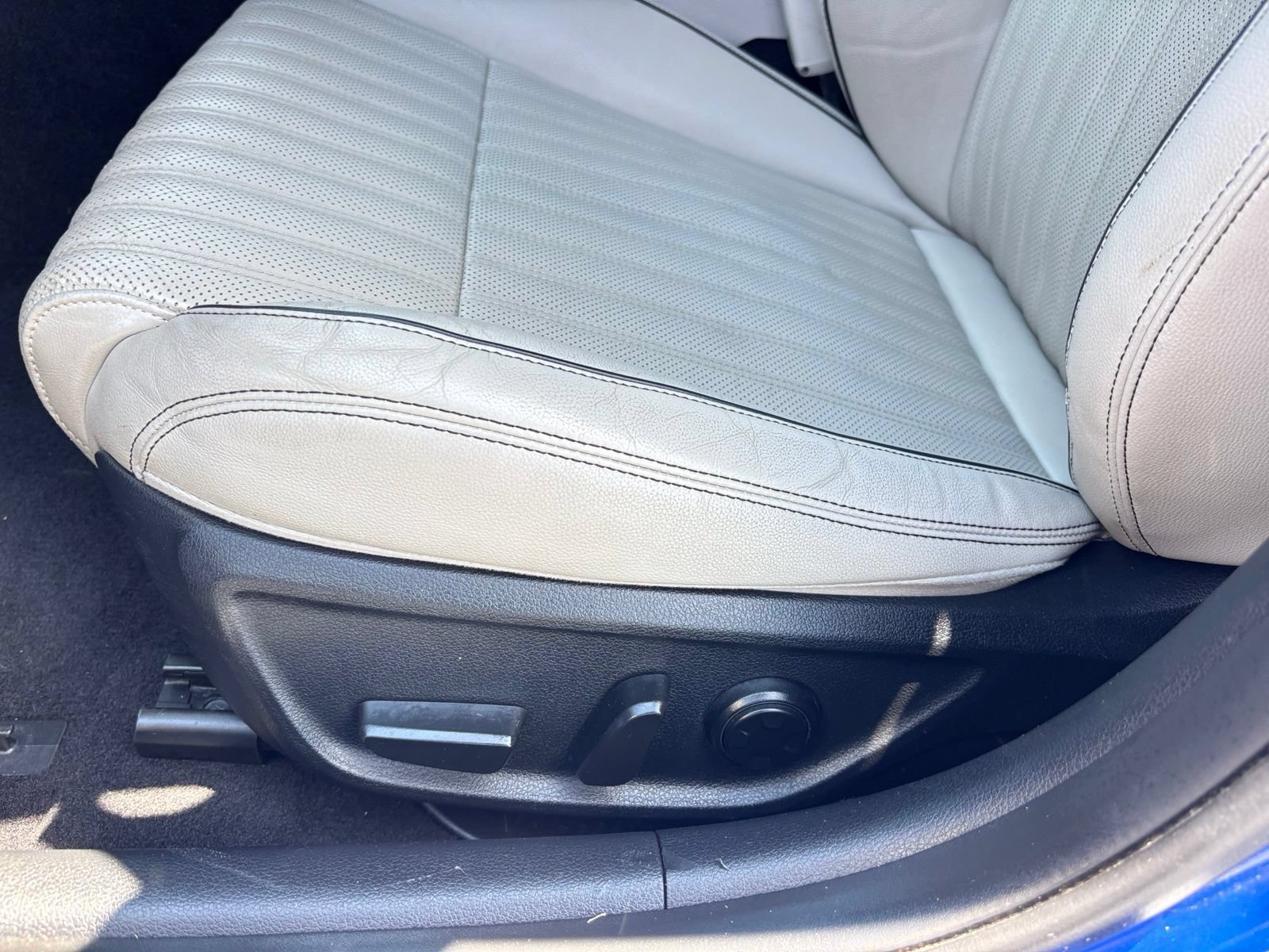 Used 2019 Genesis G70 2.0T Advanced w/ Elite Package RWD image 15