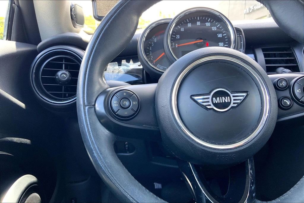 Used 2019 MINI Cooper 2-Door Hardtop w/ Signature Upholstery Package FWD image 15