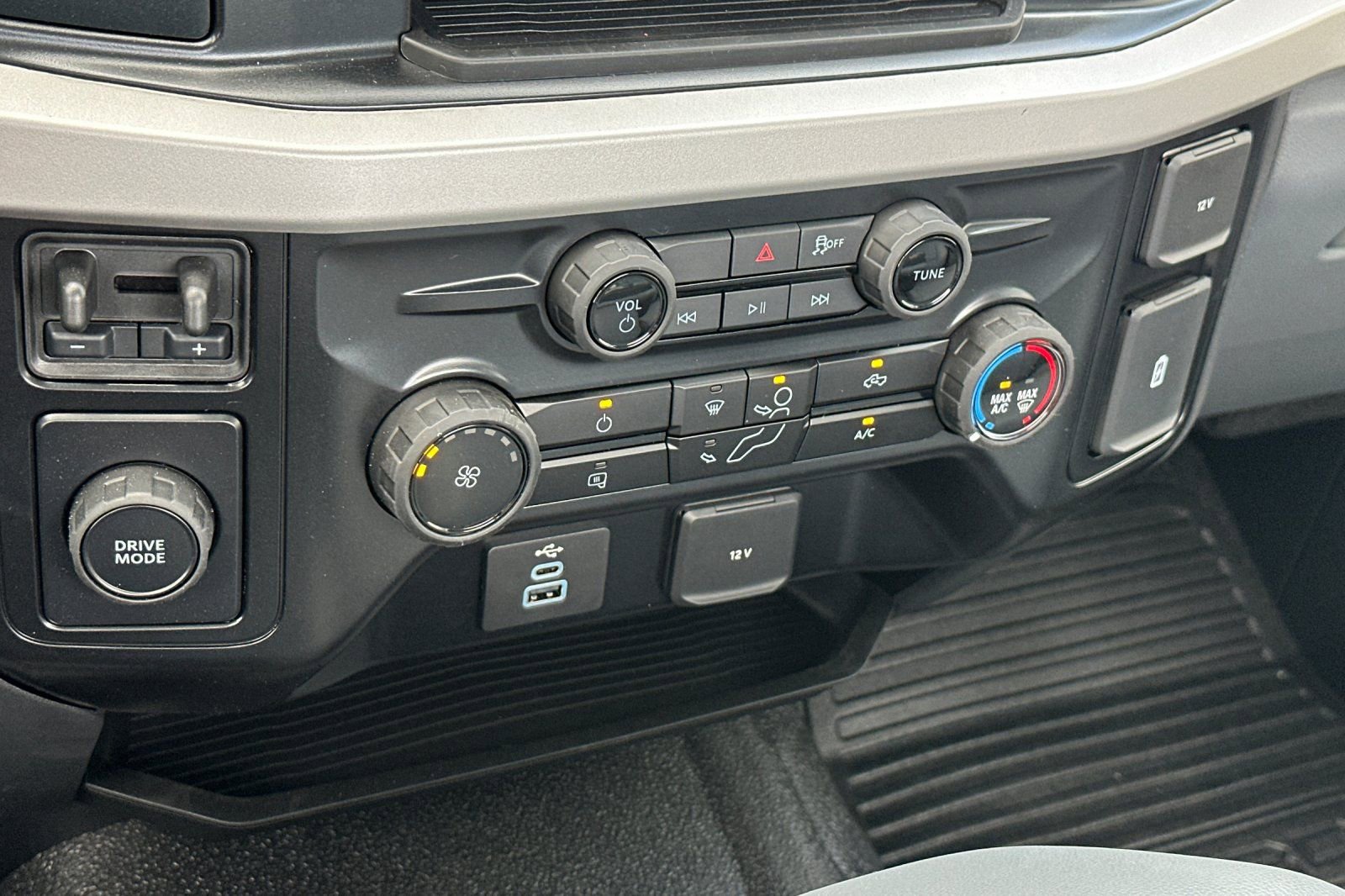 New 2026 Ford F250 XL w/ XL Chrome Package image 18