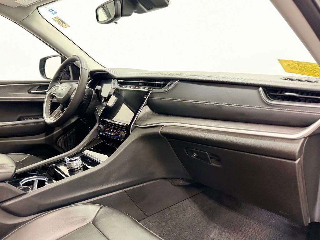 Used 2023 Jeep Grand Cherokee L Limited w/ Black Appearance Package image 19