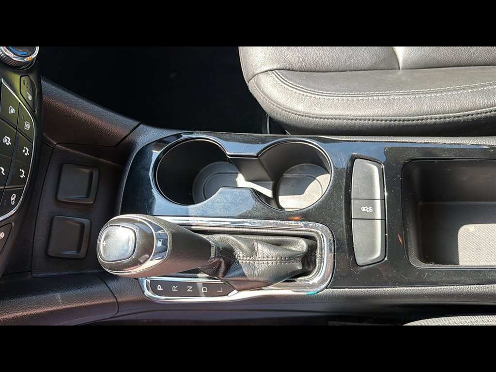 Used 2018 Chevrolet Cruze Premier FWD image 21