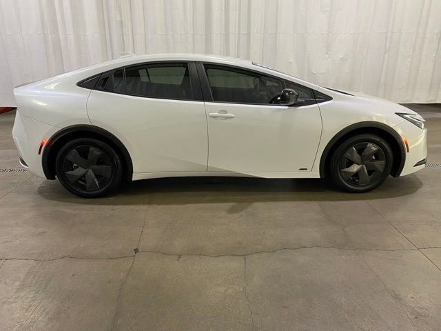 Used 2023 Toyota Prius LE image 3