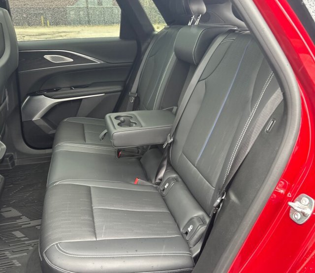 Used 2024 Cadillac Lyriq Luxury w/ LPO, Floor Liner Package AWD/4WD image 6