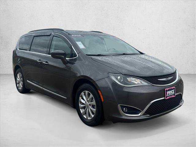 Used 2017 Chrysler Pacifica Touring-L FWD image 3