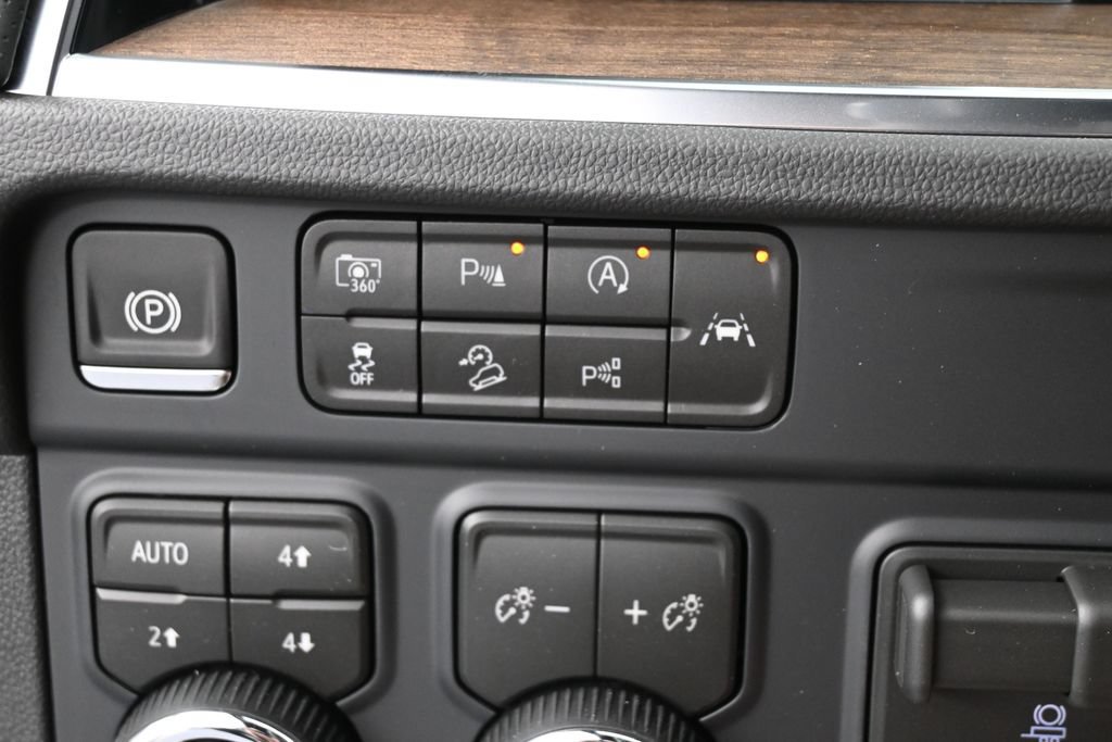 New 2026 Chevrolet Suburban High Country AWD/4WD image 32