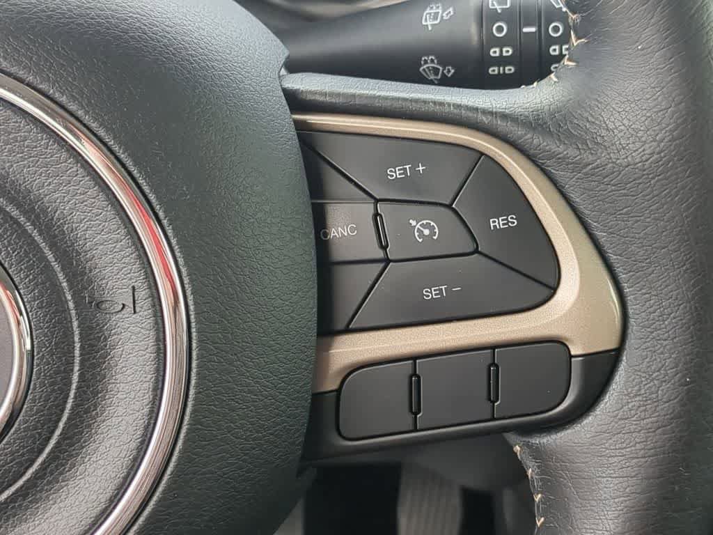 Used 2015 Jeep Renegade Limited w/ Advanced Technology Group AWD/4WD image 23