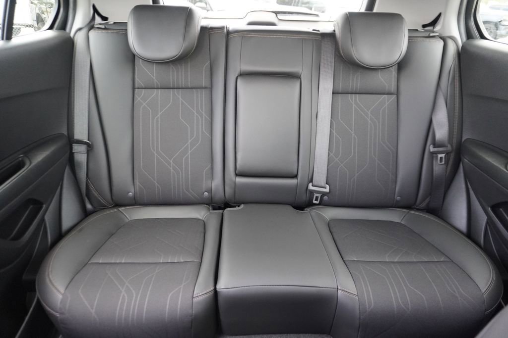 Used 2022 Chevrolet Trax LT w/ LT Convenience Package image 23