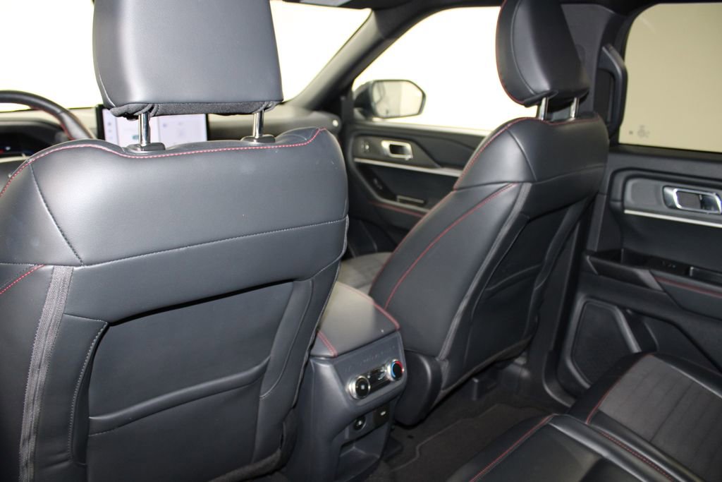 Used 2025 Ford Explorer ST-Line w/ ST-Line Street Pack image 28