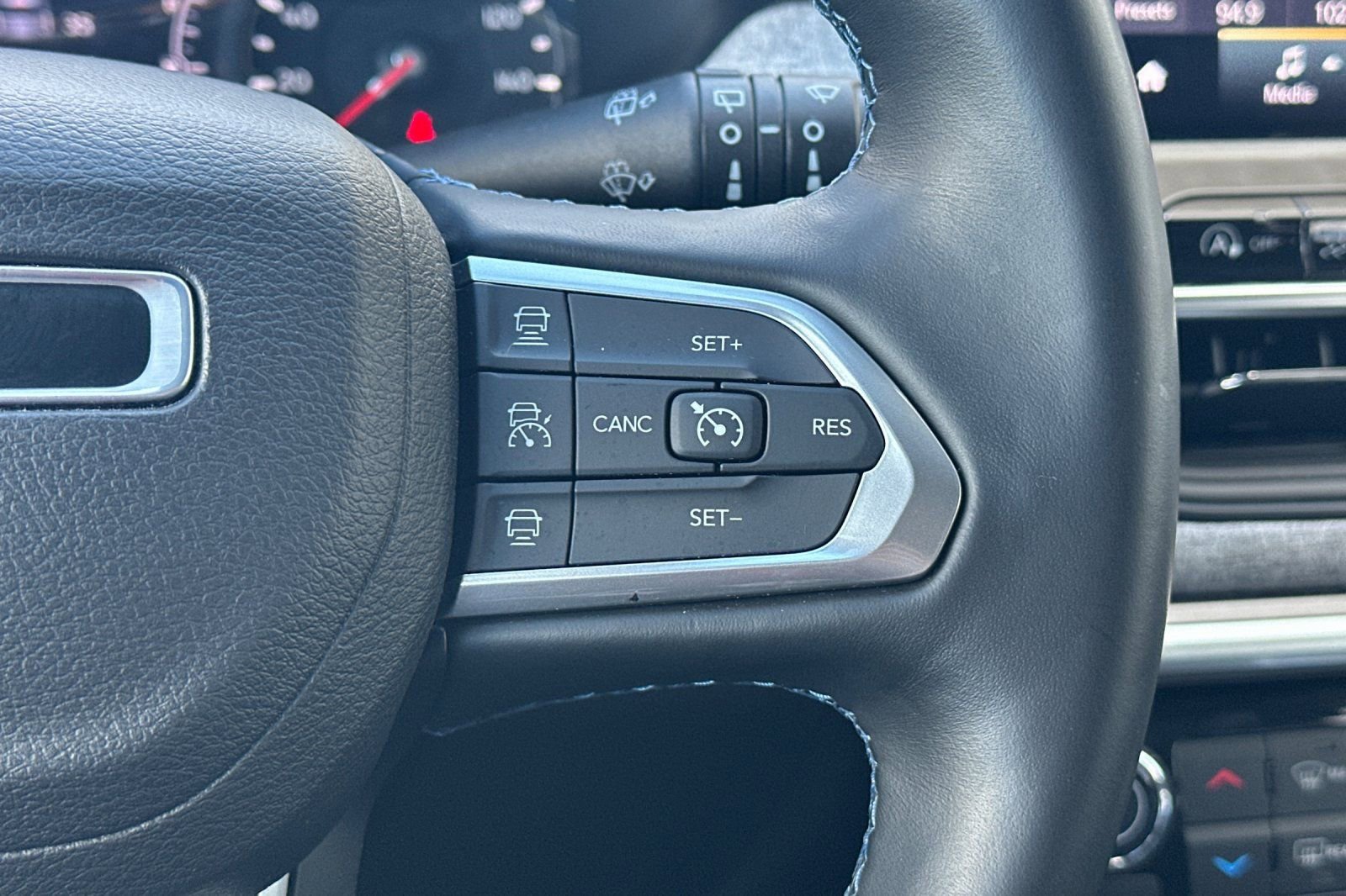 Used 2022 Jeep Compass Latitude w/ Convenience Group image 28