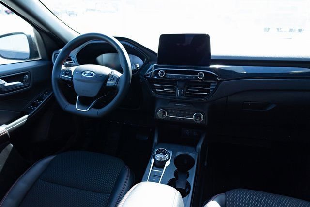 Used 2025 Ford Escape ST-Line image 25