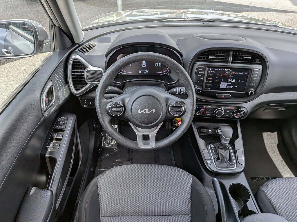 Used 2023 Kia Soul LX w/ LX Technology Package FWD image 41