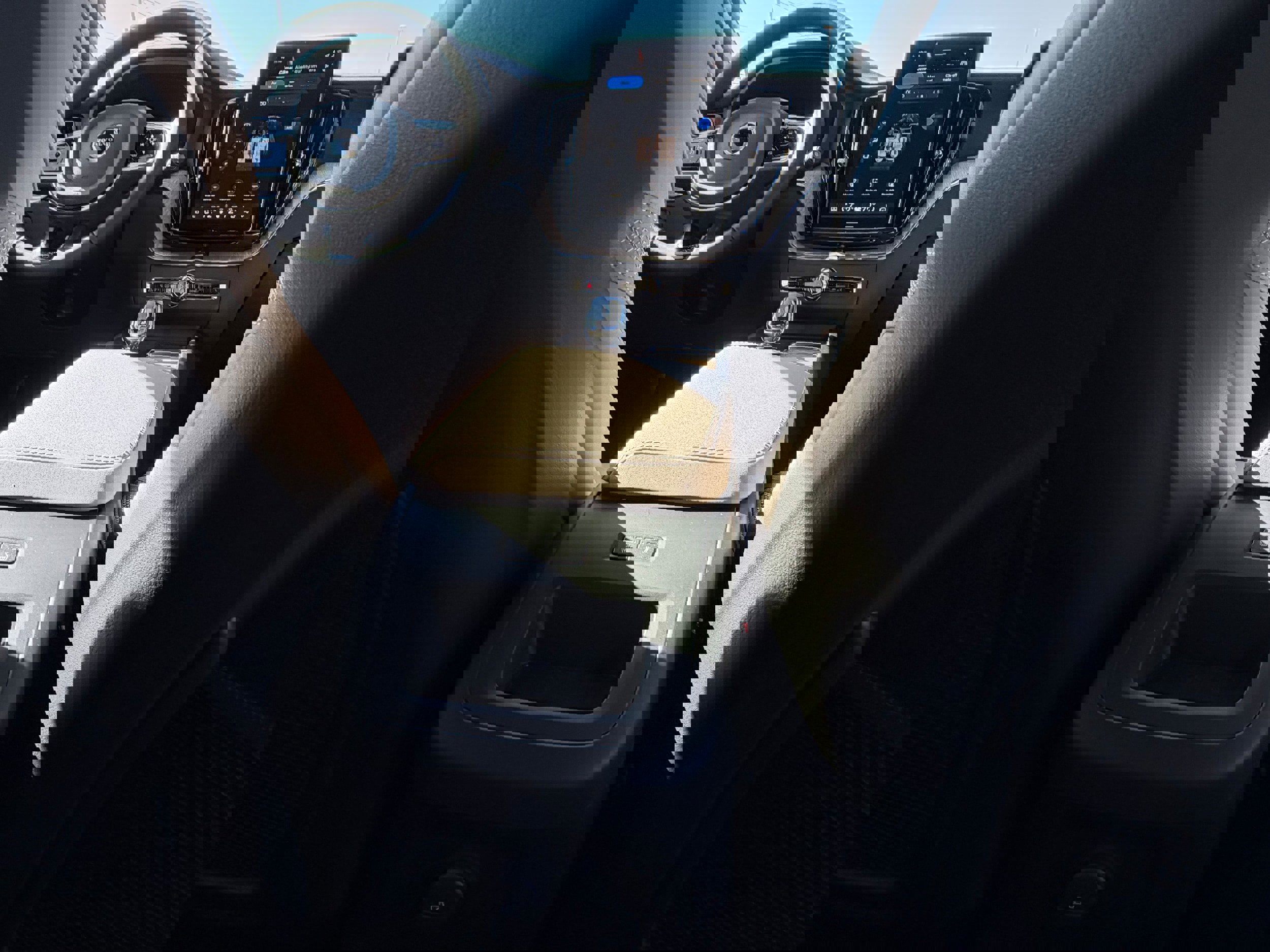 New 2026 Volvo XC60 T8 Plus w/ Protection Package Premier image 9