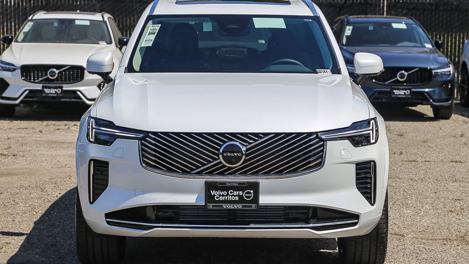 Used 2025 Volvo XC90 T8 Plus w/ Protection Package Premier AWD/4WD image 2