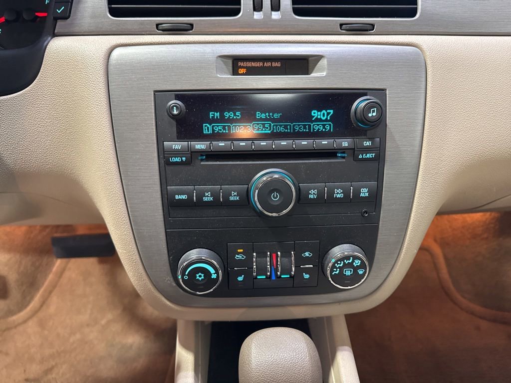 Used 2008 Chevrolet Impala LTZ FWD image 16