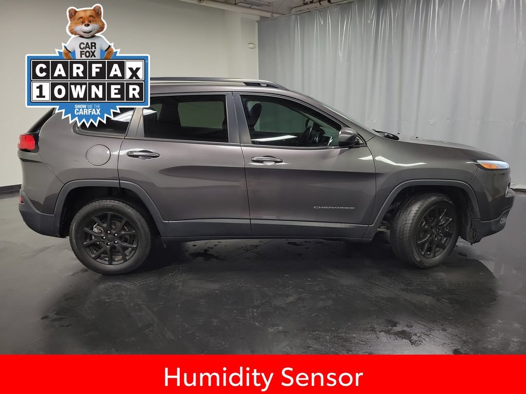 Used 2018 Jeep Cherokee Latitude Plus w/ Comfort/Convenience Group FWD image 9