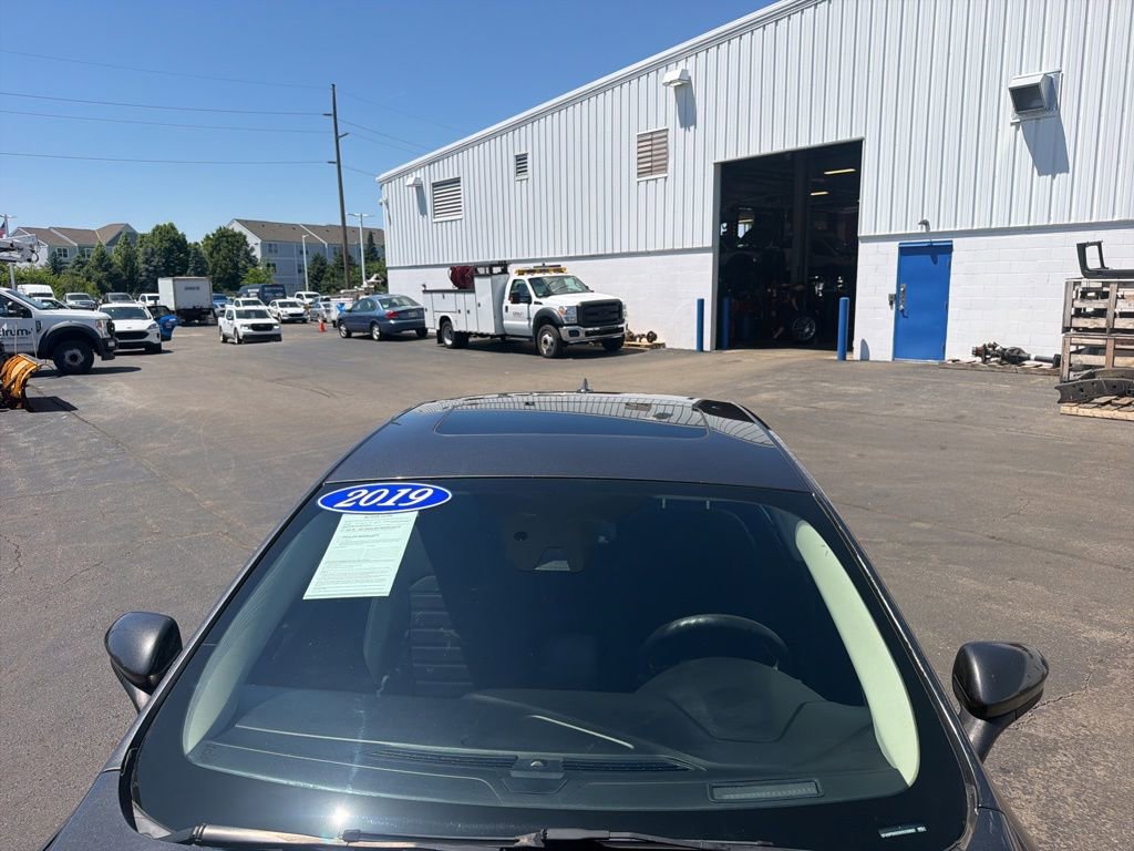 Used 2019 Ford Fusion SE FWD image 12