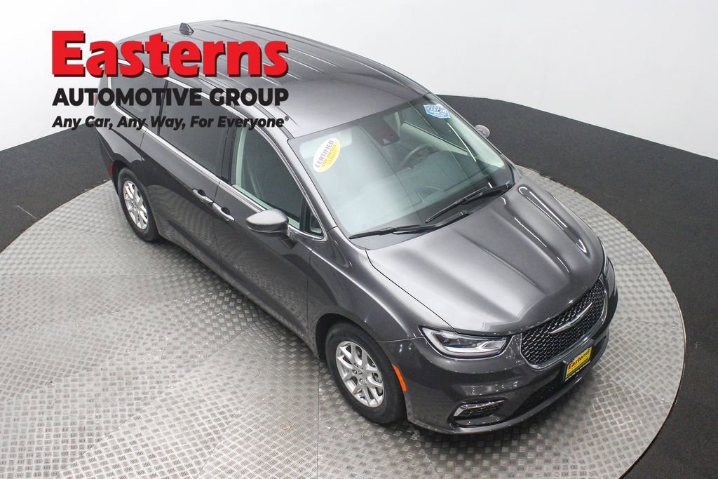 Used 2023 Chrysler Pacifica Touring-L image 3