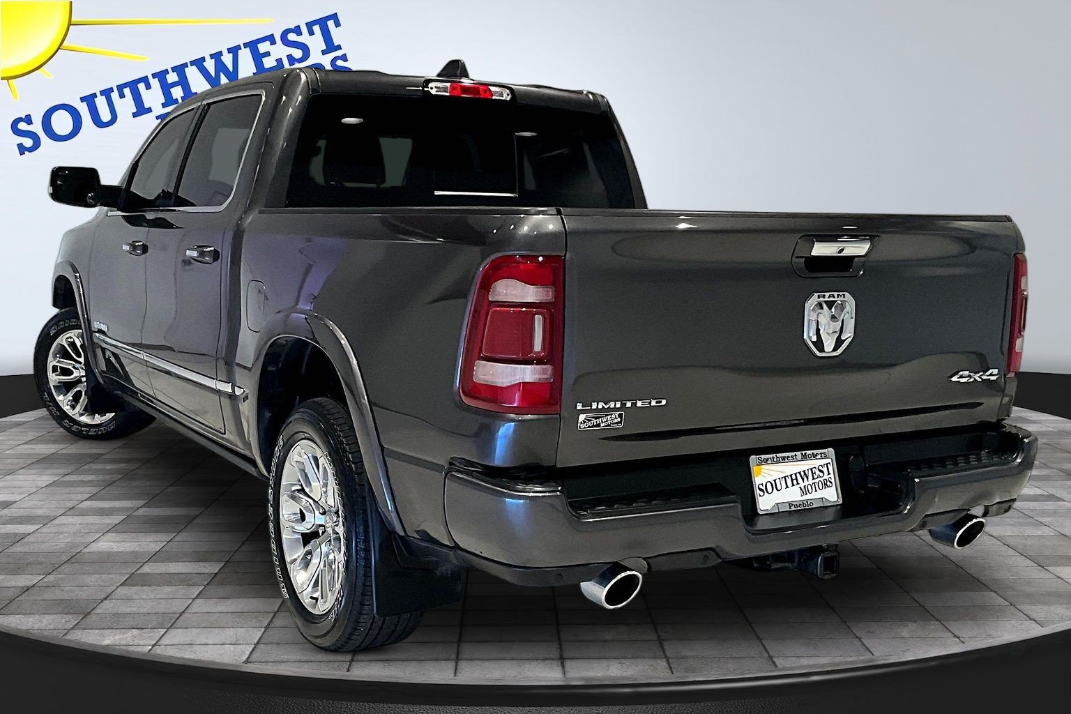 Used 2022 RAM 1500 Limited w/ Body Color Bumper Group AWD/4WD image 5