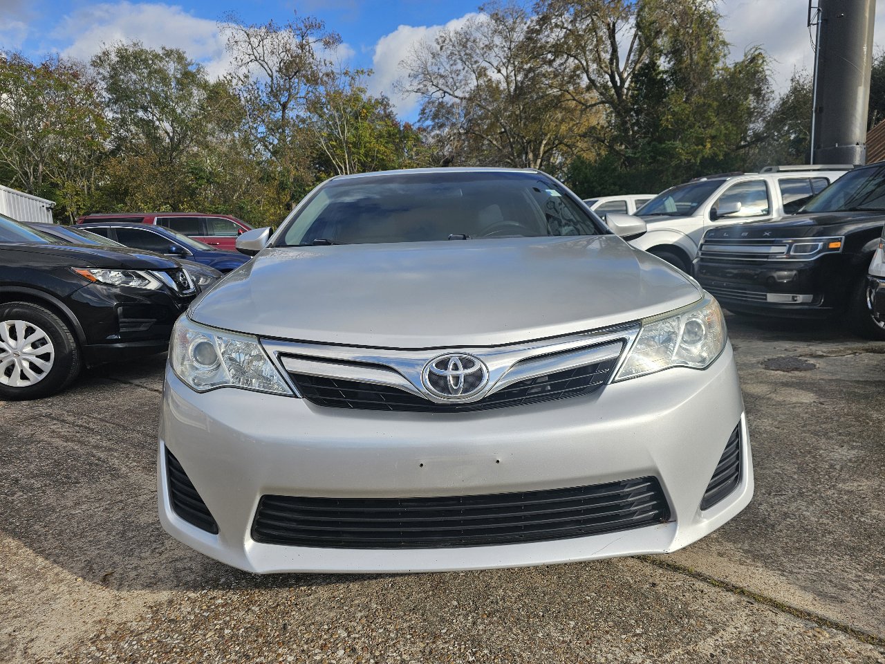 Used 2014 Toyota Camry L image 3