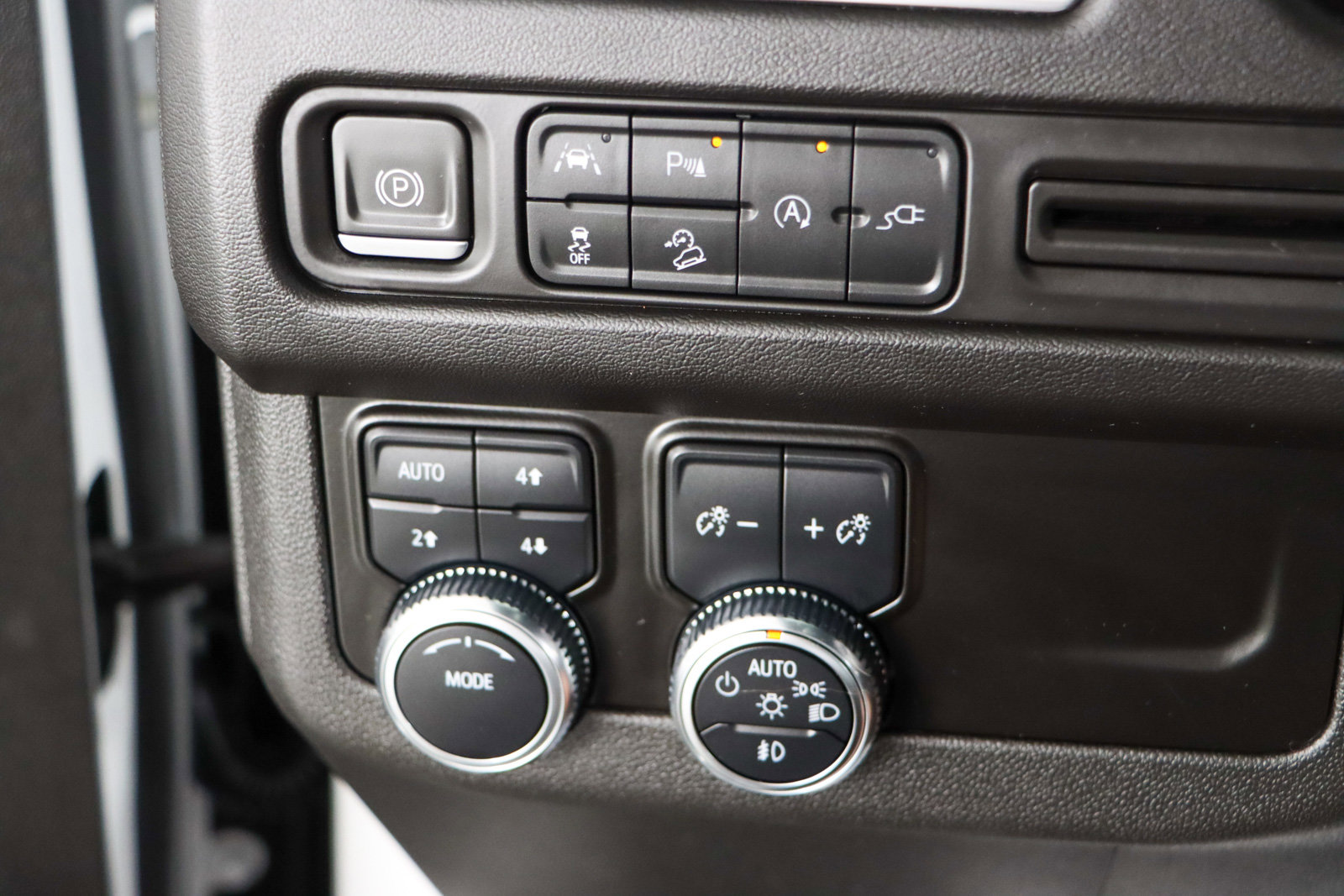 Used 2022 GMC Yukon AT4 image 23