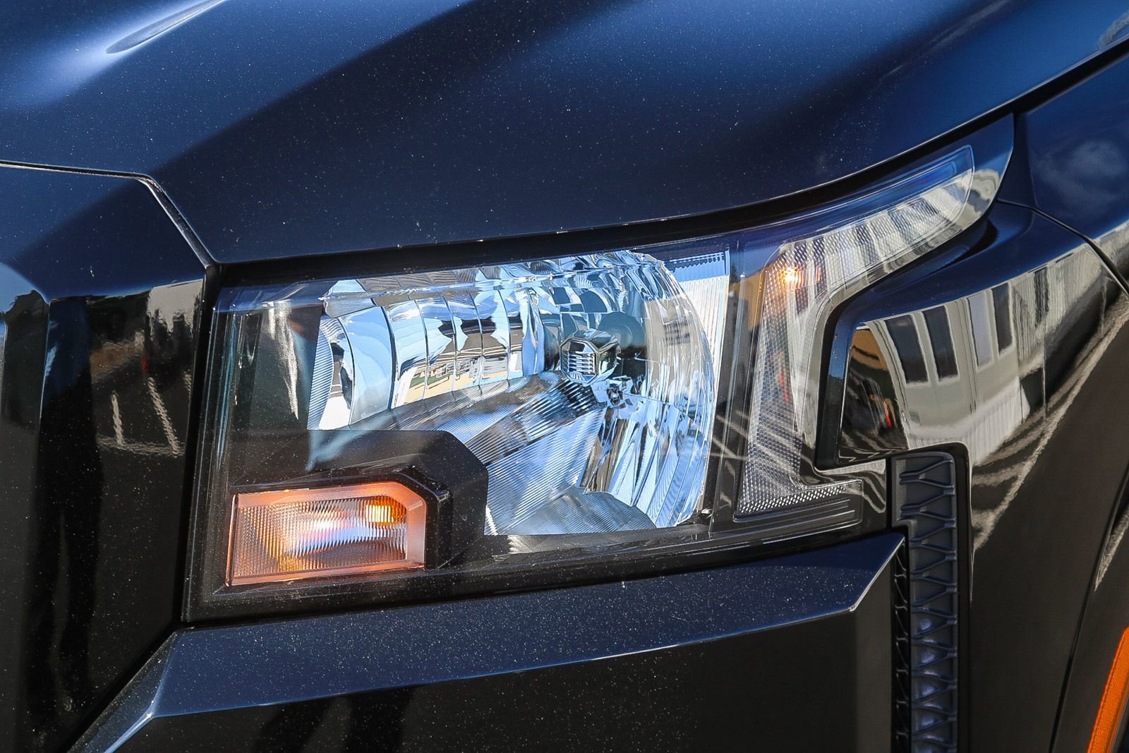 Used 2022 Nissan Frontier SV w/ Technology Package image 7