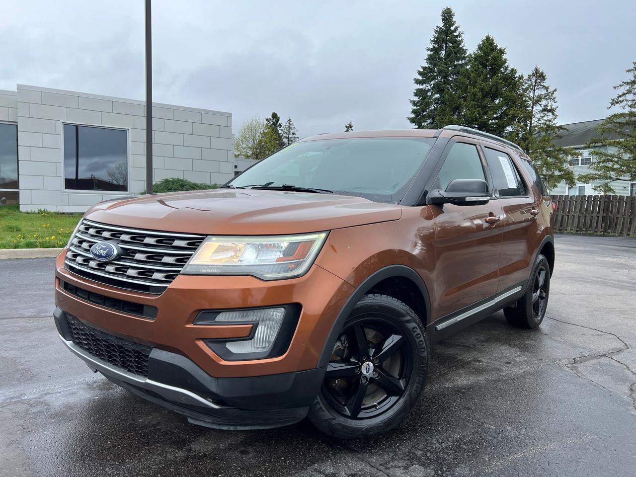 Used 2017 Ford Explorer XLT w/ Equipment Group 201A AWD/4WD image 1