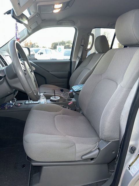 Used 2020 Nissan Frontier SV image 11