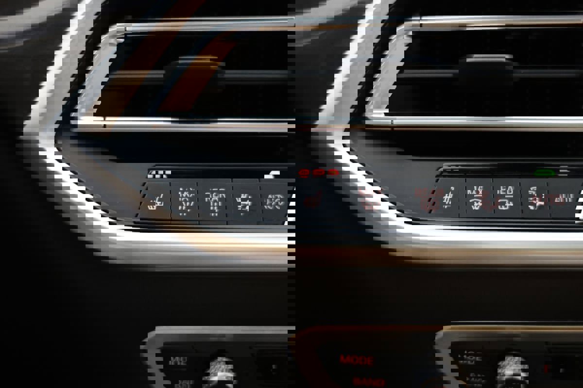 Used 2023 BMW X6 xDrive40i w/ Premium Package image 9