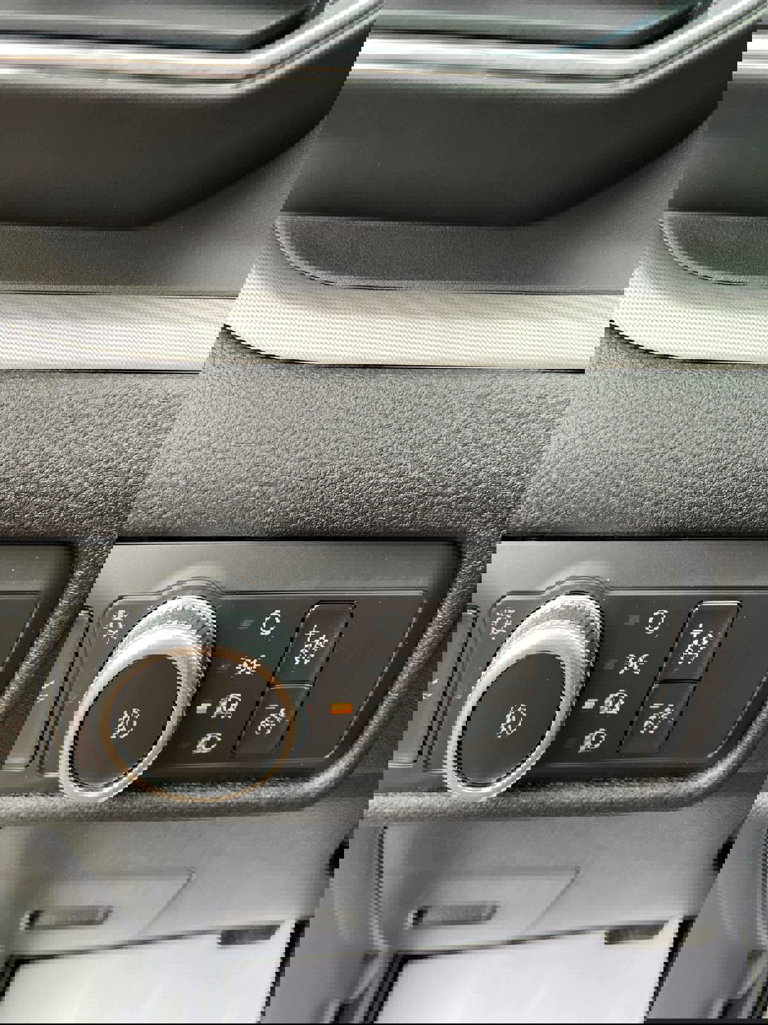 Used 2021 Ford Explorer XLT w/ Equipment Group 202A image 13