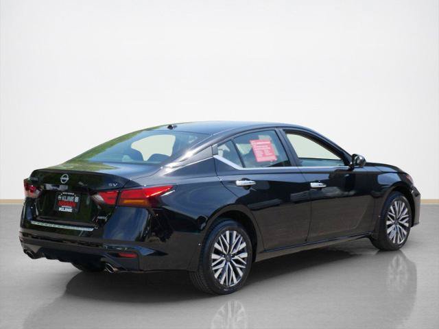 Certified 2023 Nissan Altima 2.5 SV w/ SV Premium Package AWD/4WD image 3