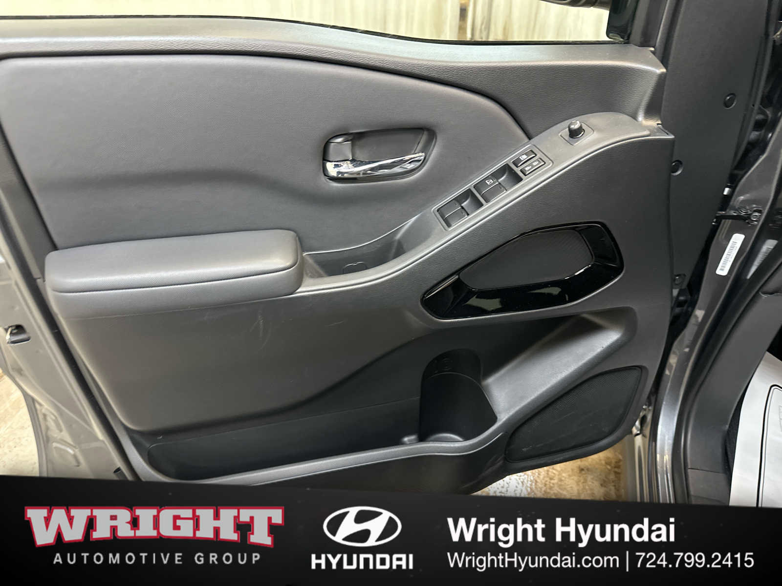 Used 2023 Nissan Frontier SV w/ Midnight Edition Package image 9