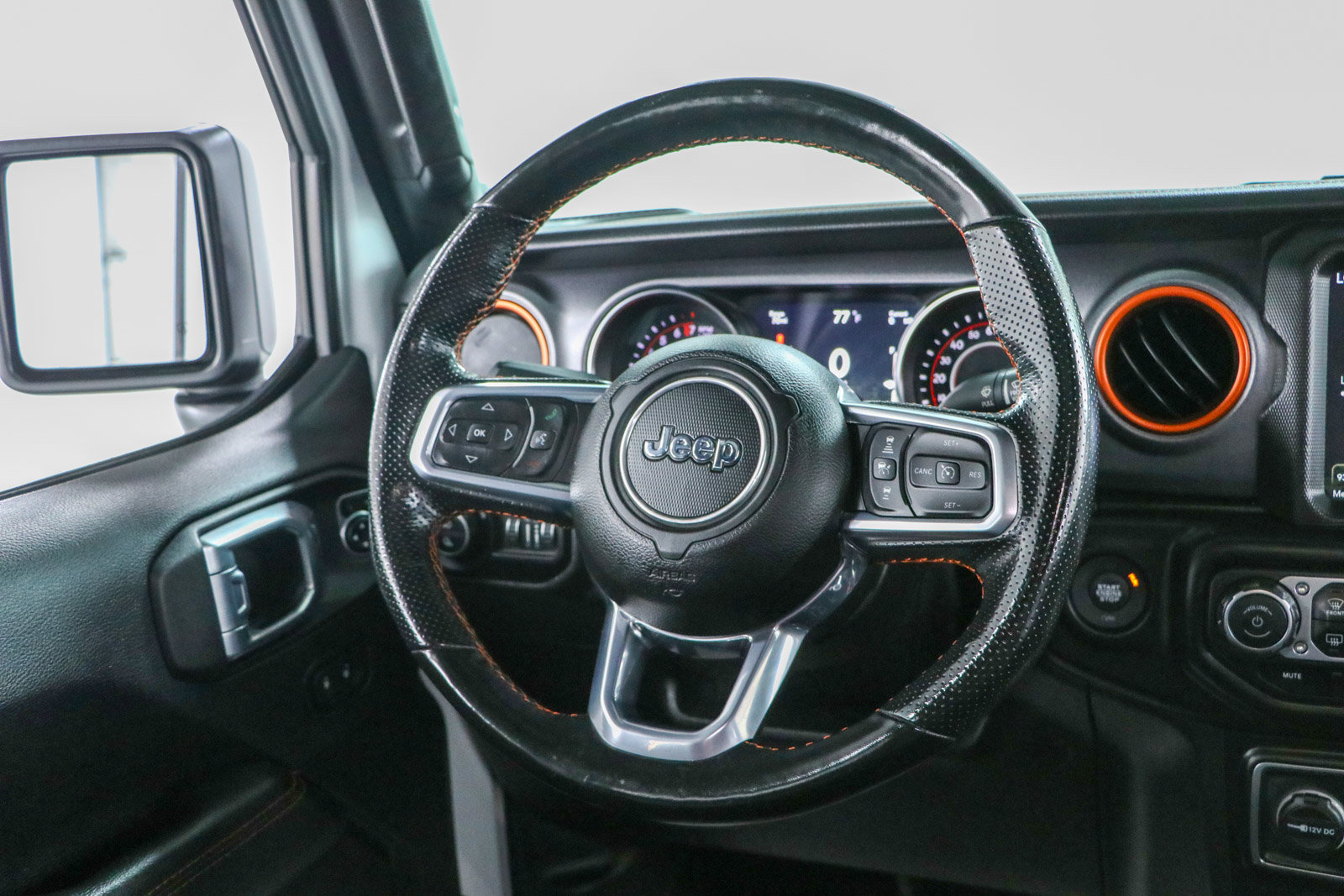Used 2021 Jeep Gladiator Mojave AWD/4WD image 12