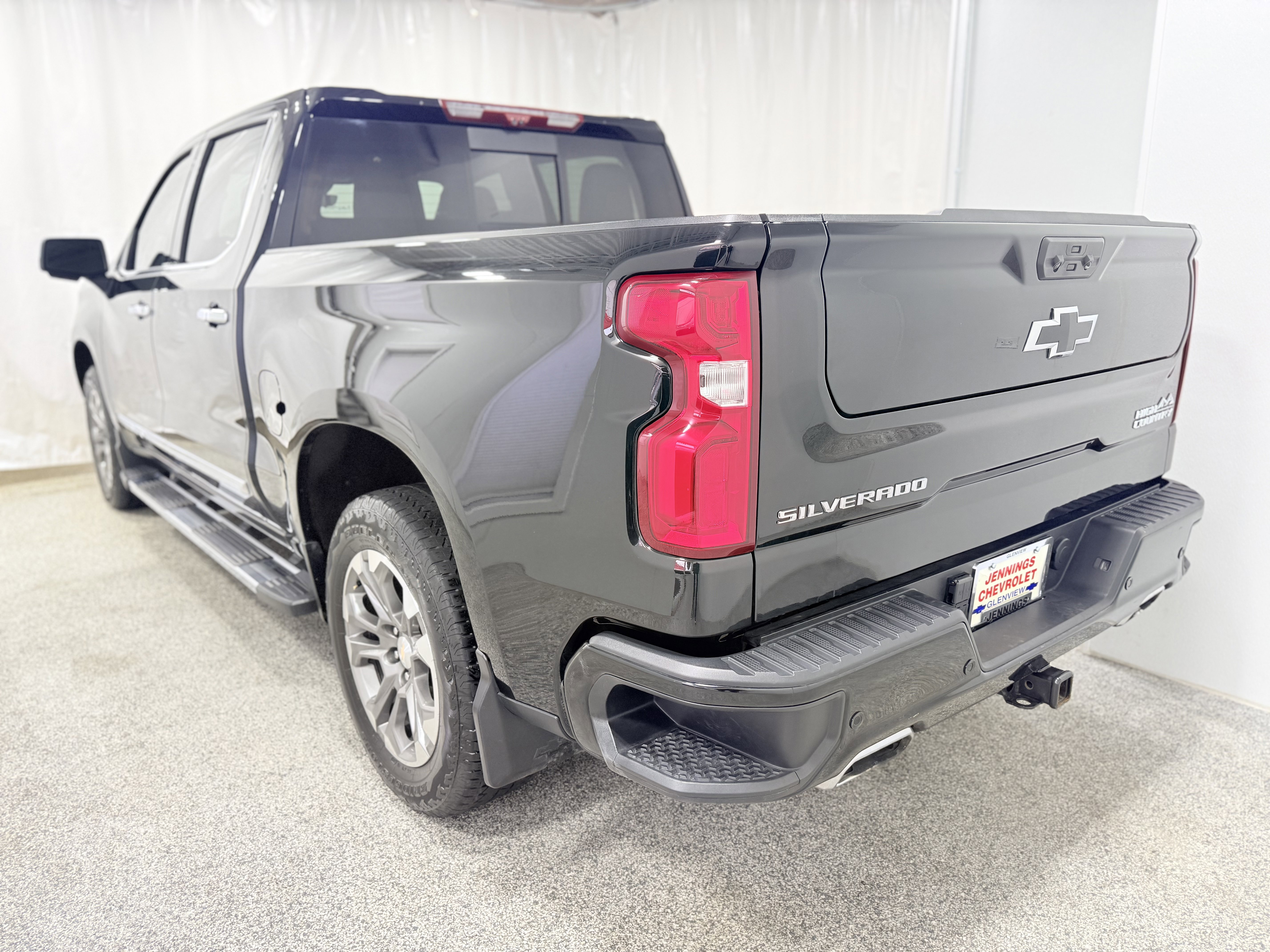 Certified 2024 Chevrolet Silverado 1500 High Country w/ Technology Package image 6