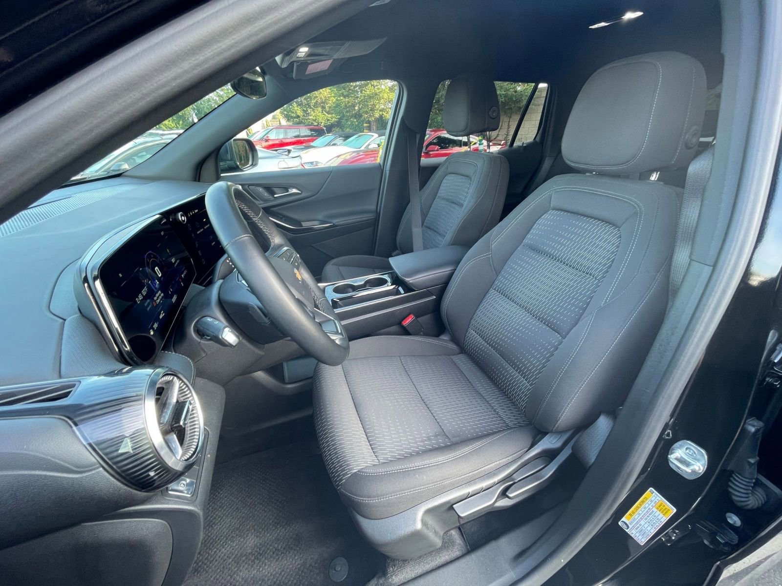 Used 2025 Chevrolet Equinox LT image 37