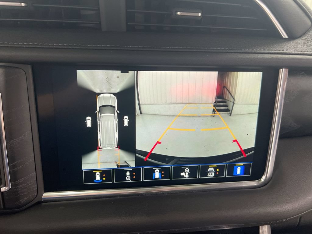 Used 2022 GMC Yukon XL Denali AWD/4WD image 16