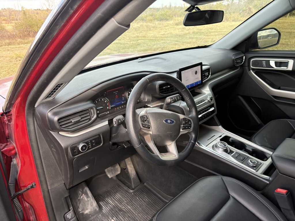 Used 2023 Ford Explorer XLT w/ Equipment Group 202A image 13