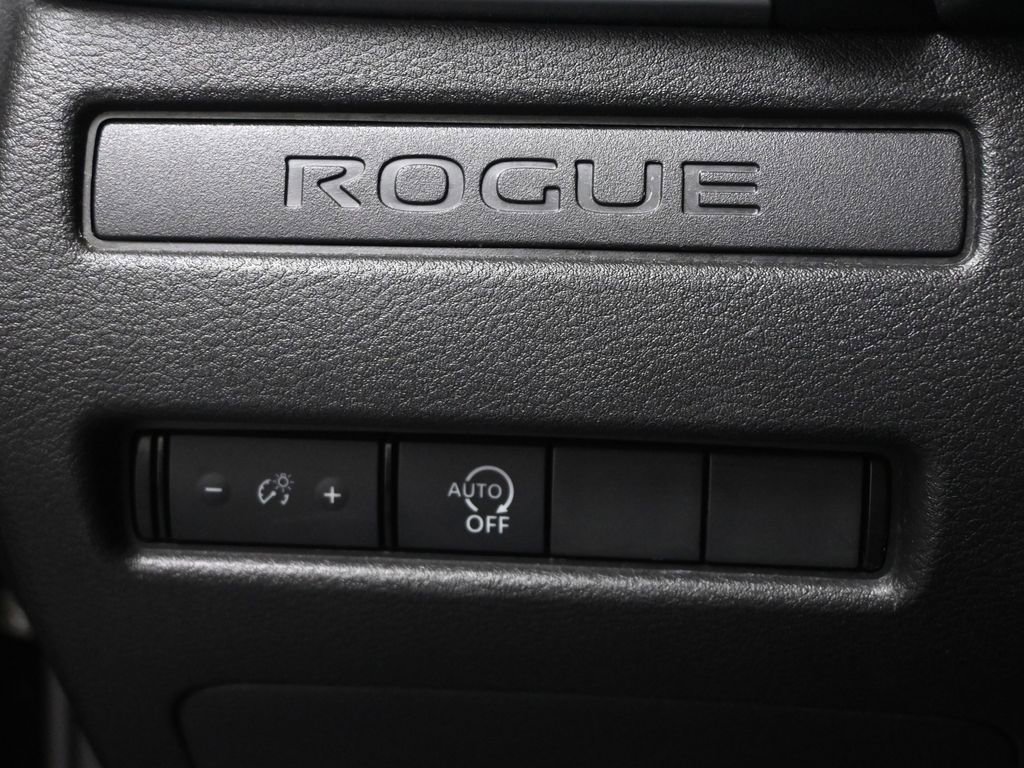 Used 2024 Nissan Rogue S image 18