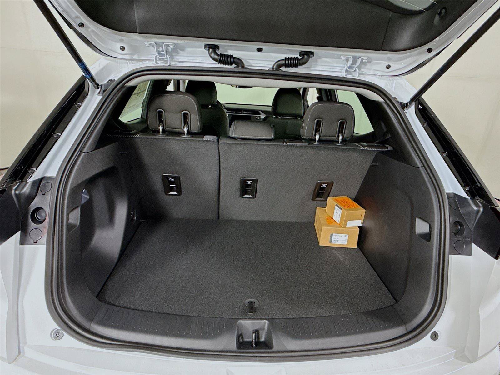 New 2027 Chevrolet Bolt LT FWD image 17