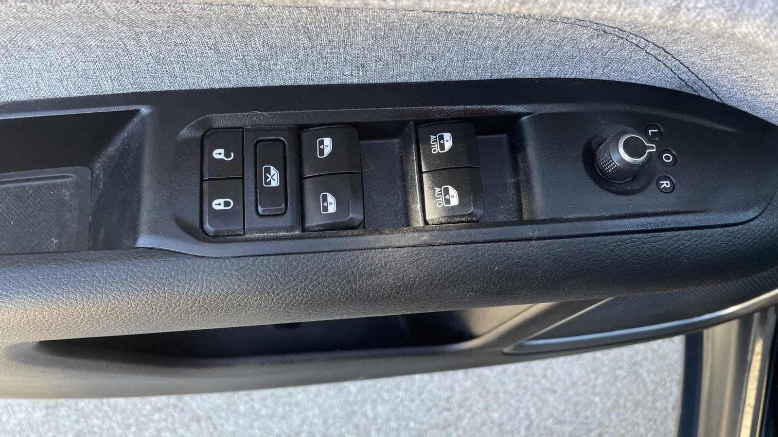 Used 2025 Jeep Compass Sport image 12