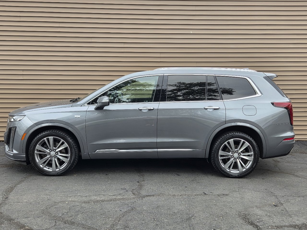 Used 2022 Cadillac XT6 Premium Luxury image 3