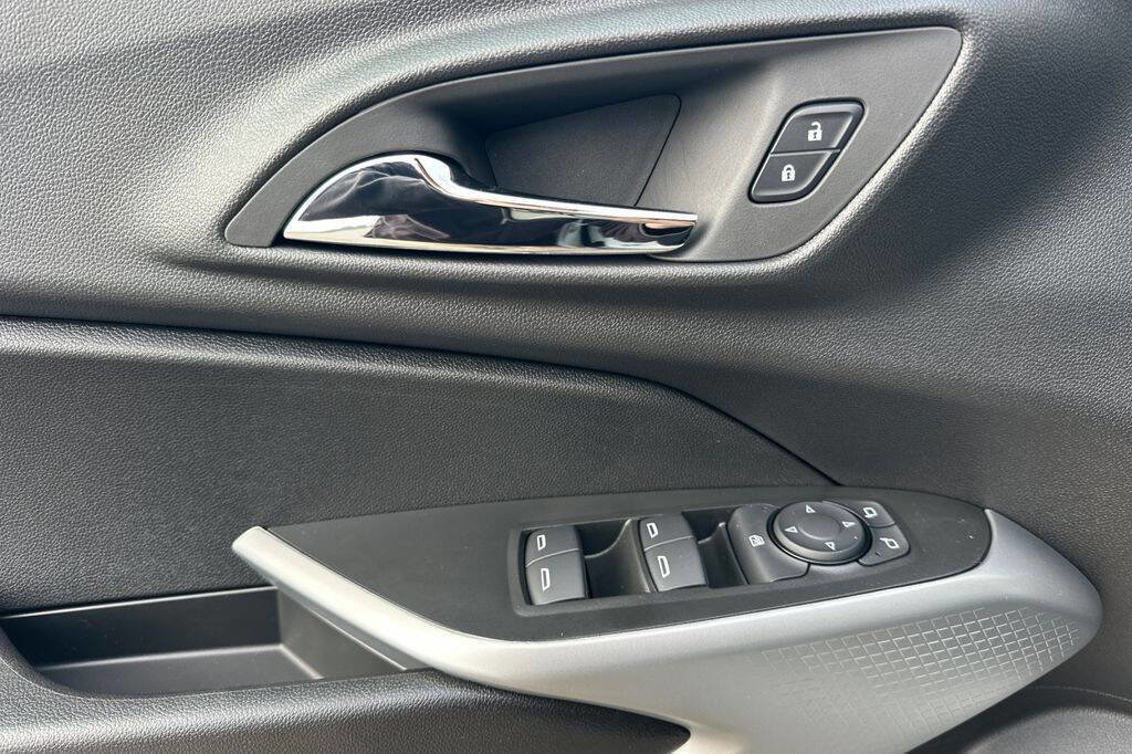 New 2026 Chevrolet Trax RS w/ Driver Confidence Package image 12